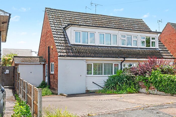 3 Bedroom Chalet For Sale In Ambleside Gardens, Hullbridge, Hockley, SS5