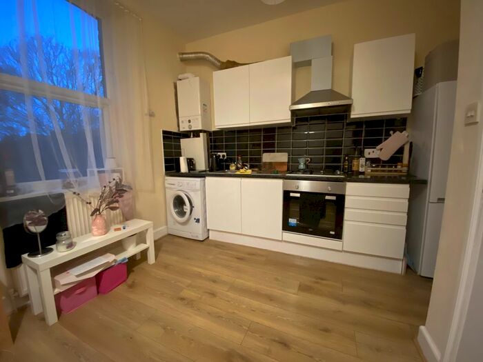 2 Bedroom Flat To Rent In Amersham Road, London, SE14