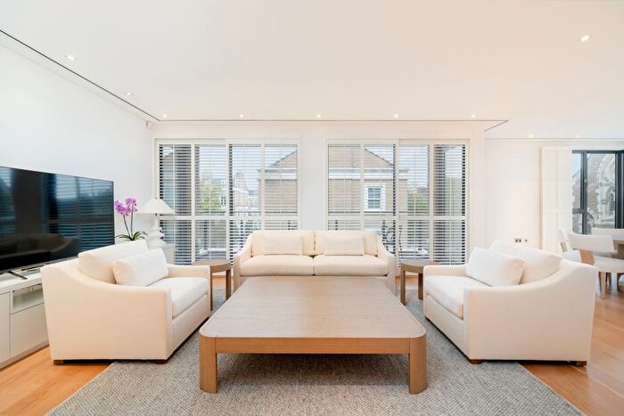 2 Bedroom Flat To Rent In Wycombe Square, London, W8