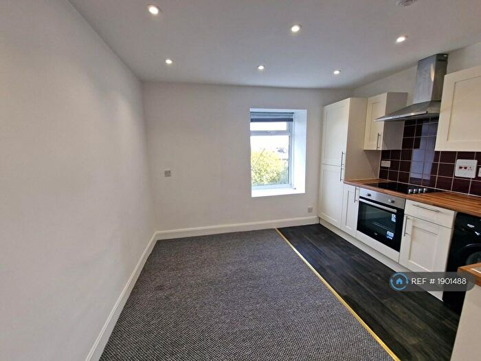 2 Bedroom Flat To Rent In Rosefield Street, Dundee, DD1