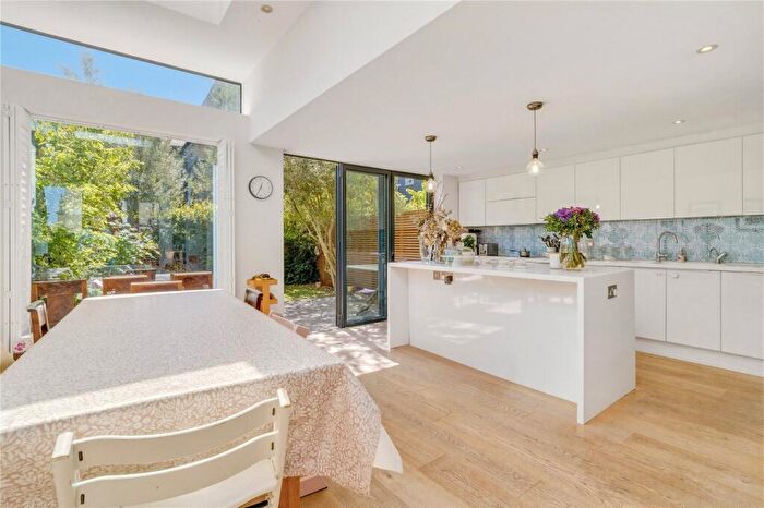 4 Bedroom End Of Terrace House For Sale In Salcott Road, SW11