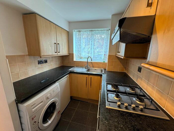 1 Bedroom Flat To Rent In Bream Close, N17