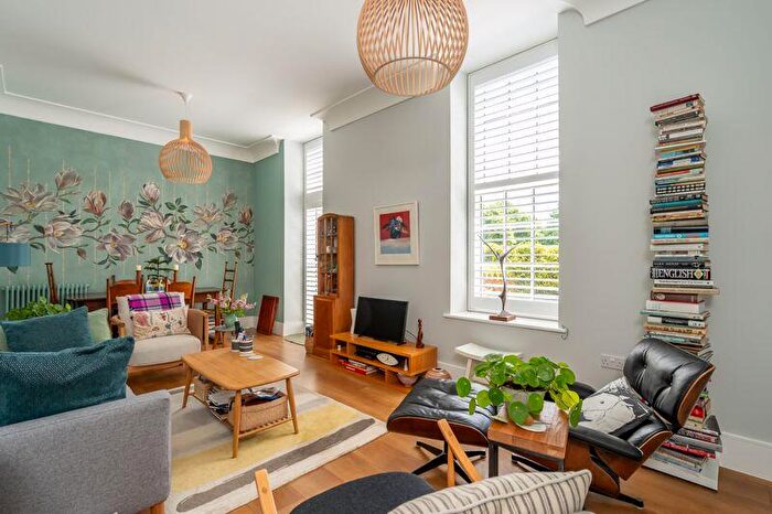 3 Bedroom Terraced House For Sale In Longley Road, Chichester, PO19