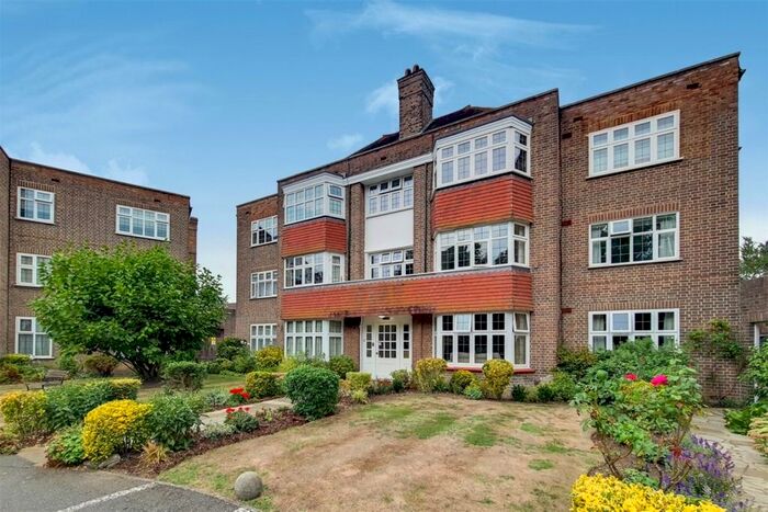 3 Bedroom Flat To Rent In Imber Close, Esher, KT10