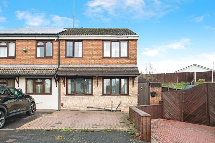 3 Bedroom Semi Detached House For Sale In Hadley Close, Dudley, DY2