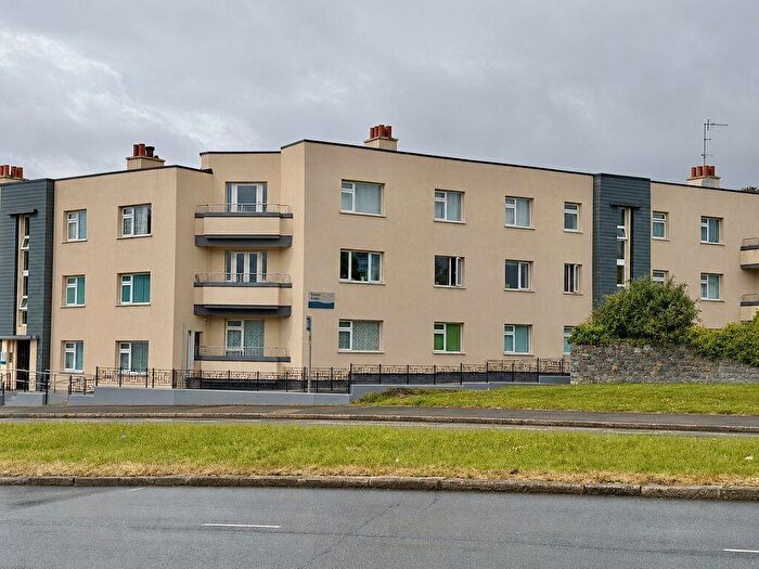 3 Bedroom Flat For Sale In Exeter Street, City Center, Plymouth. City Centre Living With Space To Grow – Flexible Bed Potential & Sunny Balcony, PL4