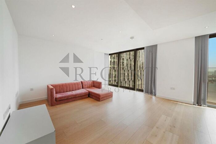 2 Bedroom Apartment To Rent In Marsh Wall, Landmark Pinnacle, E14