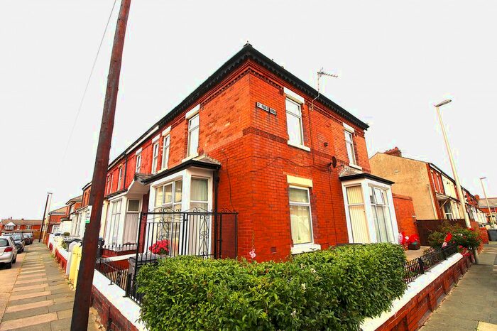 2 Bedroom Flat To Rent In Boothroyden, Blackpool, Lancashire, FY1