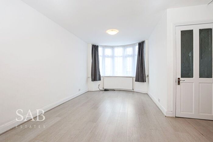 3 Bedroom Terraced House To Rent In Cedar Grove, Southall, UB1