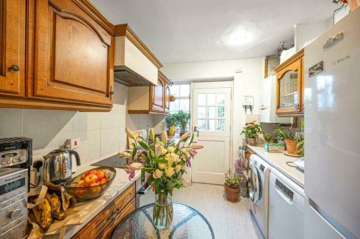 Studio To Rent In The Market Place, Falloden Way, London, NW11