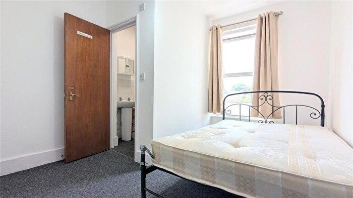 Apartment To Rent In Cornwallis Road, Archway, London, N19