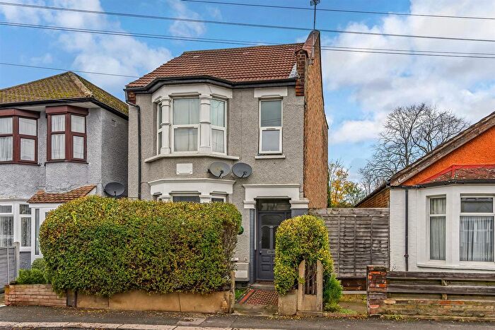 2 Bedroom Flat For Sale In Westward Road, Chingford, E4