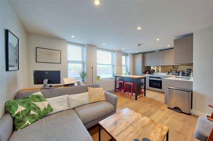 2 Bedroom Flat To Rent In Garratt Lane, London, SW18