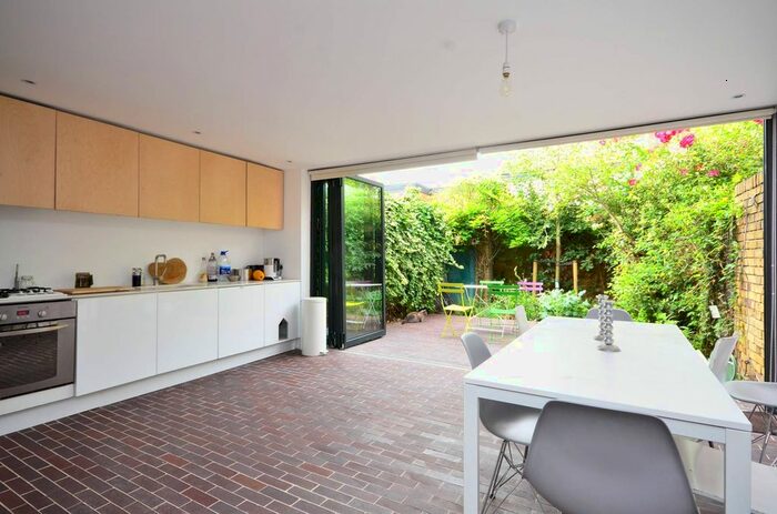 4 Bedroom Property To Rent In Ebbisham Drive, Vauxhall, London, SW8