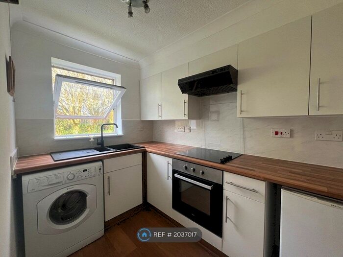1 Bedroom Flat To Rent In Hamilton Court, Bournemouth, BH8