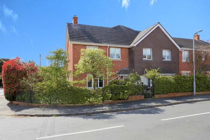 2 Bedroom Flat For Sale In Swan Close, Blakedown, Kidderminster, DY10