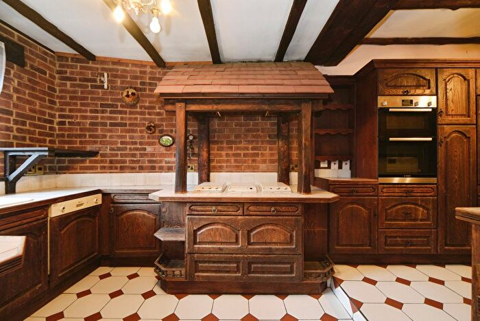 4 Bedroom Link Detached House For Sale In Bedonwell Road, London, SE2