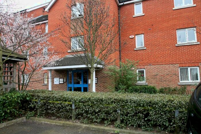 2 Bedroom Flat To Rent In Worthing Close, Grays, Essex, RM17