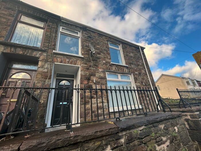 4 Bedroom Property To Rent In Ystrad Road, Pentre, CF41