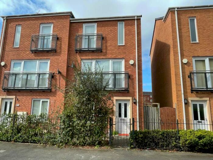 3 Bedroom Town House To Rent In Cascade Road, Hunts Cross, L24