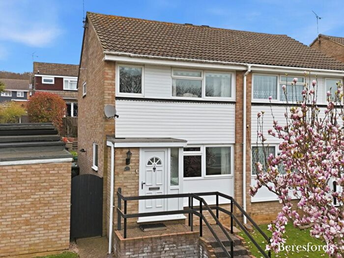 3 Bedroom Semi-Detached House For Sale In Stonechat Road, Billericay, CM11