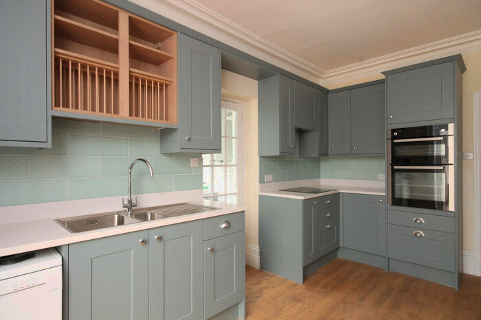 6 Bedroom Semi-Detached House To Rent In Lawrence Lane, Buckland, RH3