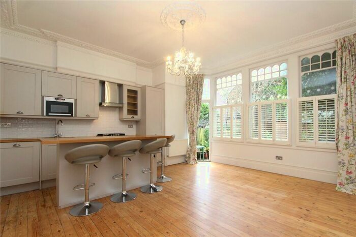 2 Bedroom Apartment To Rent In Tetherdown, Muswell Hill, N10