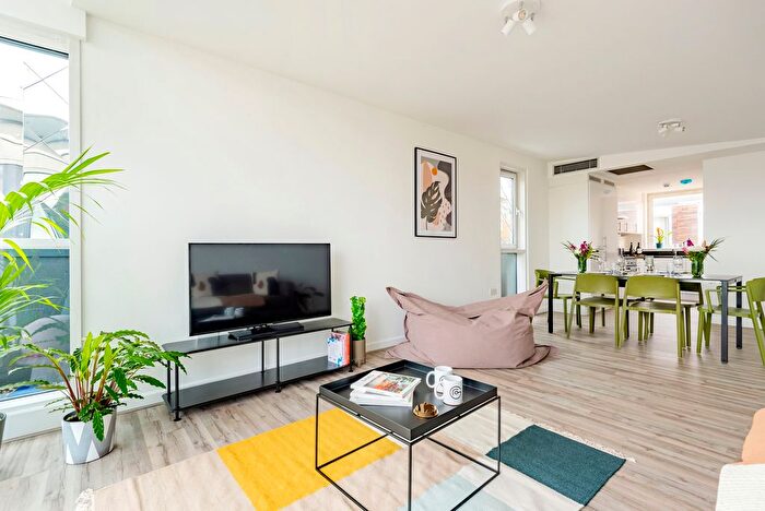 3 Bedroom Flat To Rent In Kentish Town Road, Camden, London, NW1