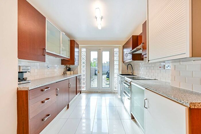 1 Bedroom Flat To Rent In The Vale, Acton, London, W3