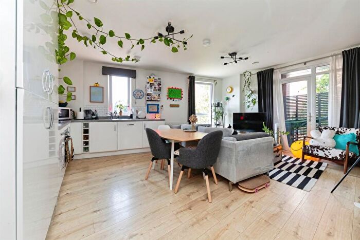 1 Bedroom Apartment For Sale In The Ridgeway, Hertford, SG14