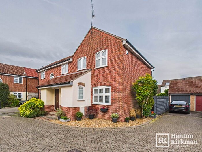3 Bedroom Semi-Detached House For Sale In Arundel Close, Billericay, CM12