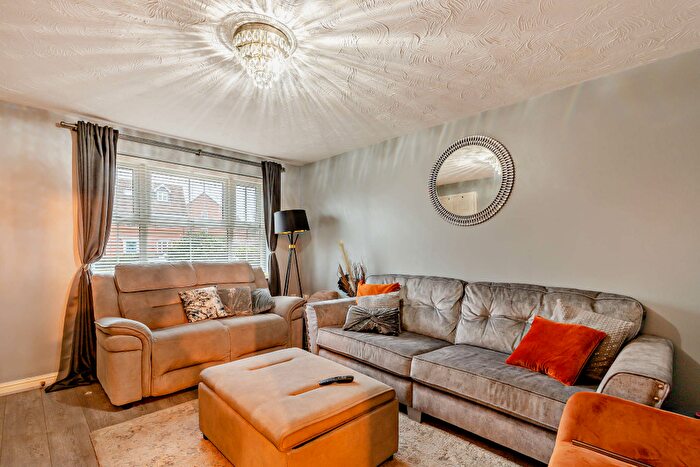 3 Bedroom Terraced House For Sale In Sunningdale Drive, Rushden, Northamptonshire, NN10