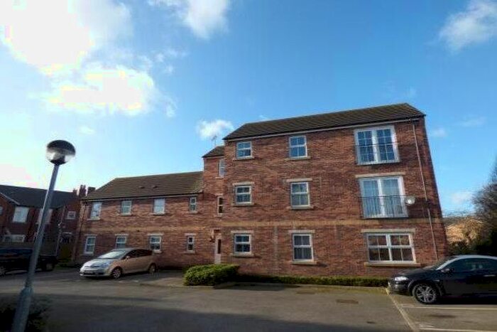 2 Bedroom Flat To Rent In Meadow Croft, Wakefield, WF2