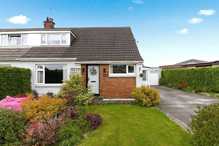 3 Bedroom Semi-detached House For Sale In Saltcoats Drive, Grangemouth, FK3