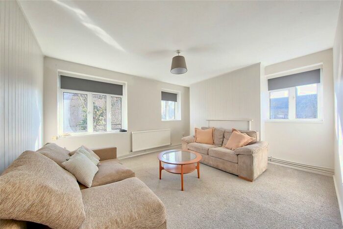 4 Bedroom Flat To Rent In Oaklands Estate, London, SW4