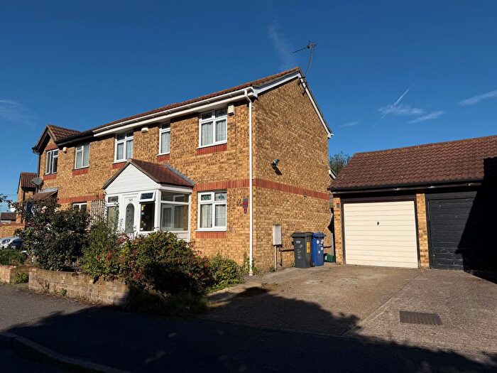 3 Bedroom Semi Detached House For Sale In Parsonage Road, Grays, RM20
