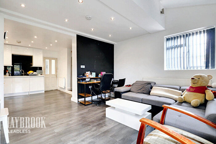 3 Bedroom Semi-Detached House For Sale In City Road, Sheffield, S2