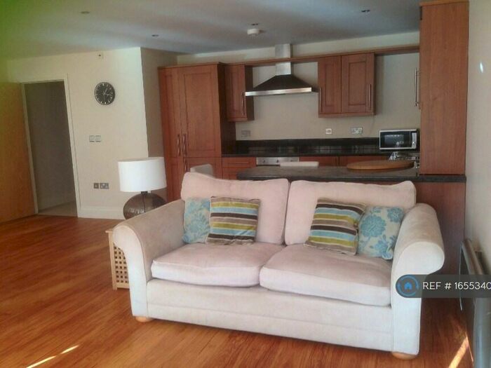 2 Bedroom Flat To Rent In Lindley, Huddersfield, HD3