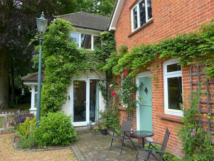 2 Bedroom Flat To Rent In Queen Mary Close, Fleet, GU51