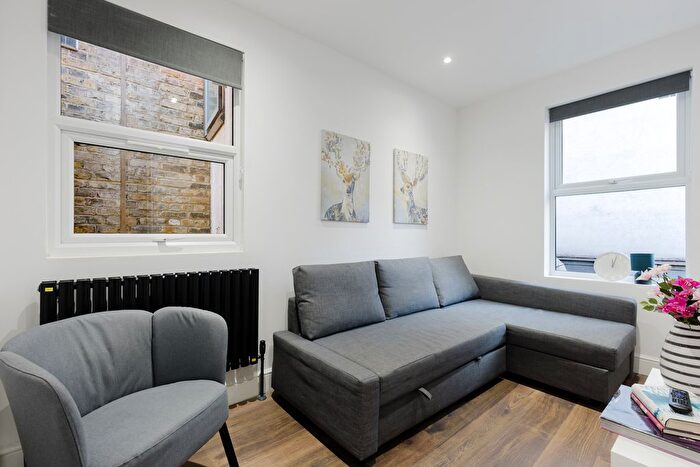 4 Bedroom Flat To Rent In High Street, London, SW18