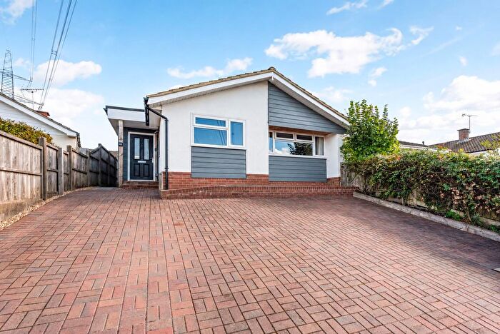 3 Bedroom Semi-Detached Bungalow For Sale In Clanfield, Hampshire, PO8