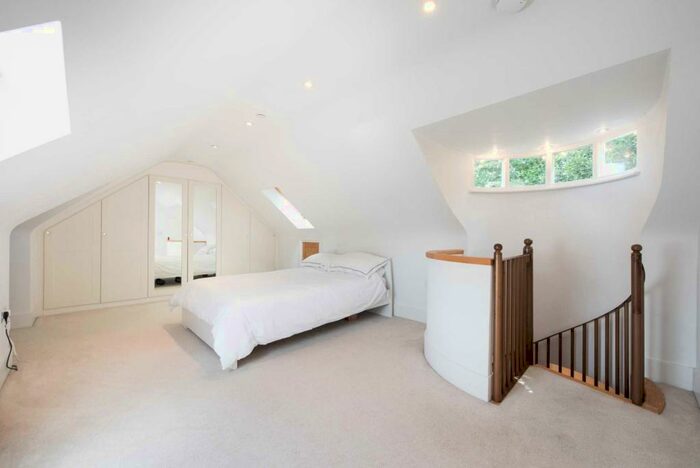 2 Bedroom Apartment To Rent In Sheraday Mews, Billericay, CM12