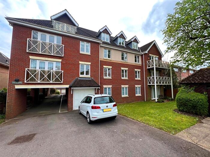 2 Bedroom Flat To Rent In Winn Road, Southampton, Hampshire, SO17