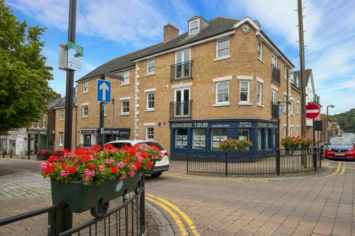 2 Bedroom Apartment To Rent In Kings Place, Buckhurst Hill, IG9