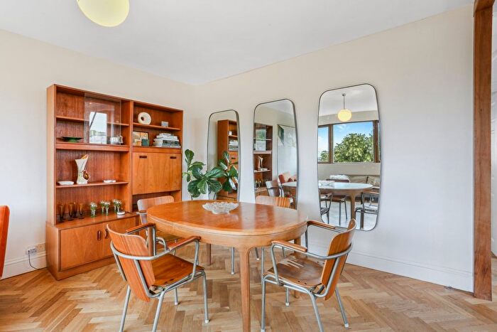 2 Bedroom Flat To Rent In St Quintin Avenue, North Kensington, W10