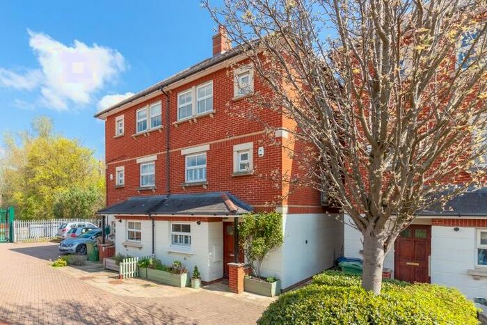 4 Bedroom Town House To Rent In Rewley Road, City Centre, OX1