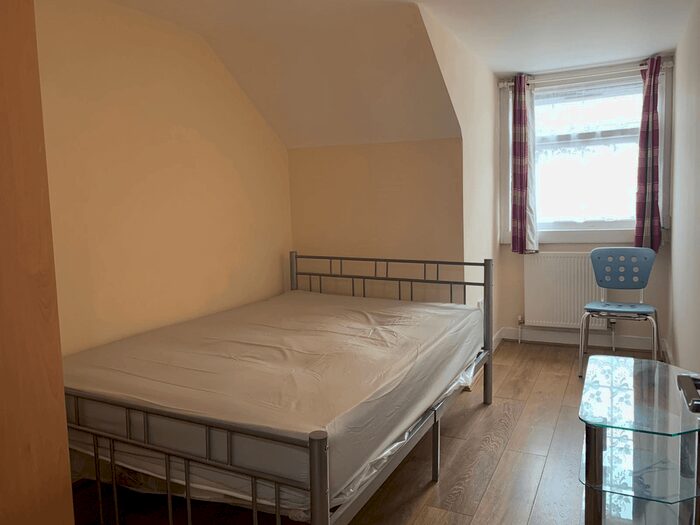 Property To Rent In High Road, Ilford, IG1