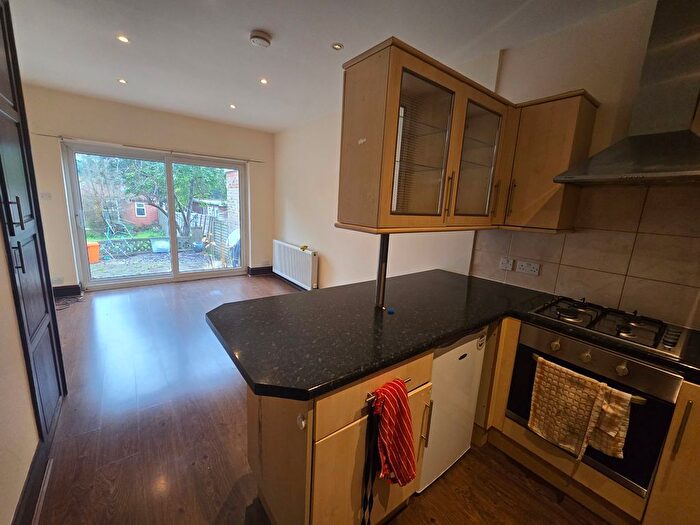 2 Bedroom Flat To Rent In Hendon Way, London, NW2