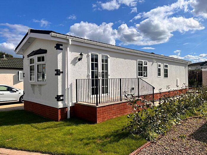 1 Bedroom Park Home For Sale In Fourth Avenue, Holly Lodge, Tadworth, Surrey, KT20