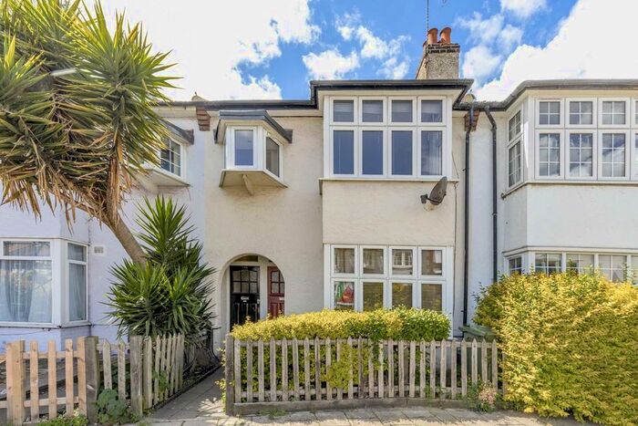 2 Bedroom Flat To Rent In Edgeley Road, London, SW4